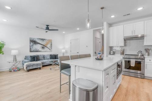 Wesley Heights Apartamento | Spacious 3BR Home Oasis on Grandin Road