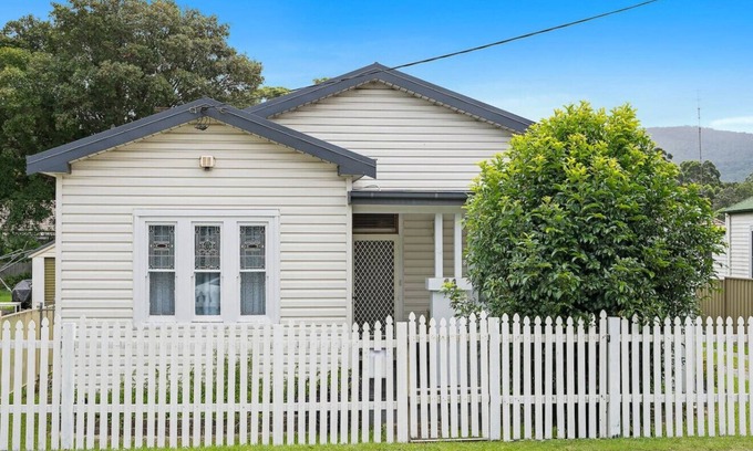 Figtree Casa | Spacious 3BR House near Figtree Grove - 8mins walk
