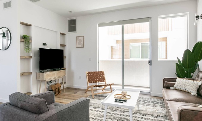 Valley Village Casa | Spacious 3BR House in LA w/ Garage + Outdoor Area