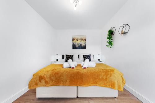 Watford Casa | Spacious 3BR House w Priv Office or Cot area and Garden