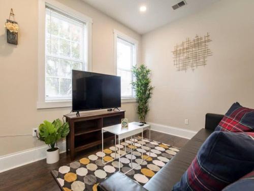 Phoenix Hill Casa | Spacious 3BR House with Backyard in NULU CozySuites