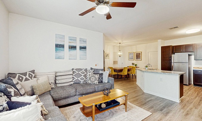 Goose Creek Condominio | Spacious 3BR in Pet Friendly Walkable Resort w/Pool