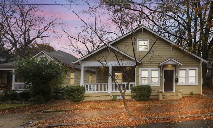 West End Casa | Spacious 3BR Near Stadium– Great for Groups