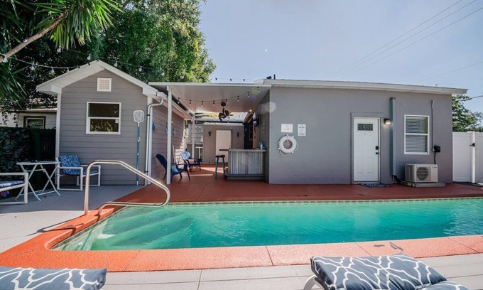 Kingston Apartamento | Spacious 3BR, Pool, Near Beach & Attractions