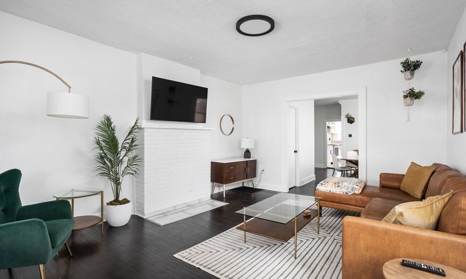 Mapleton/Fall Creek Casa | Spacious 3BR Retreat, Arcade, Near DT, Pets
