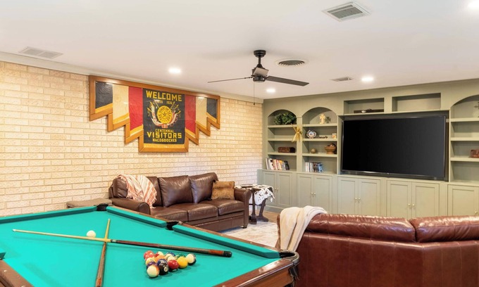 Garden Oaks Casa | Spacious 3BR Retreat - Pool Table, Gazebo, Yard