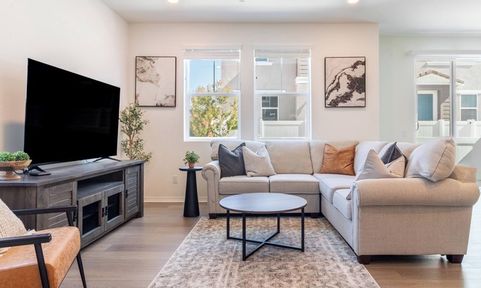 Wildomar Condominio | Spacious 3BR Retreat w/ Pool & Spa – Pets Welcome! Near Hospitals
