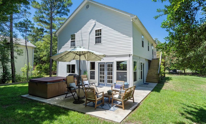 Emerald Isle Casa | Spacious 3BR w/Hot Tub, Game Room & Golf Cart – Pet Friendly Getaway!