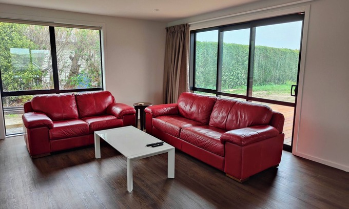 Kaikoura Casa | Spacious 3BR with Decks, BBQ, Mountain Views, and Family-Friendly Vibes