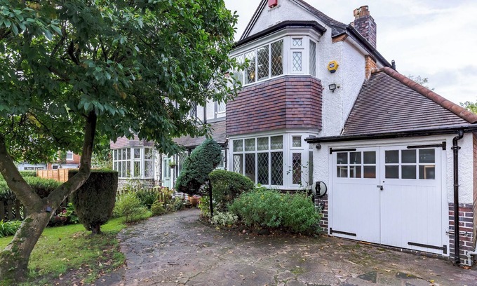 Moseley Casa | Spacious 4-Bed Family Home with Garden & Parking | Pass the Keys