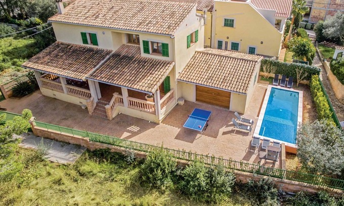 Marina Manresa Villa | Villa de 4 camas con piscina recientemente renovada, tenis de mesa, altavoz Bluetooth y aire acondicionado