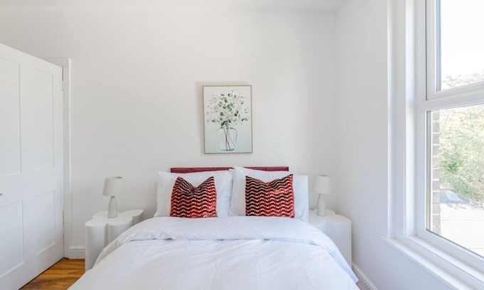 Chatham Casa | "Spacious 4-Bed Family Home in Chatham – Modern Comfort & Prime Location!"