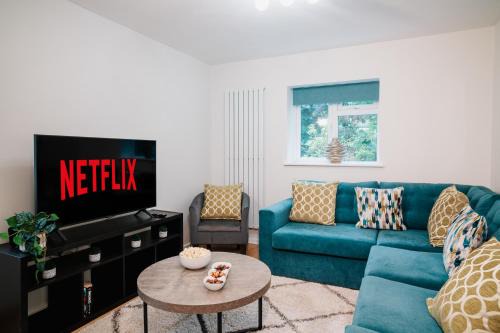 Harborne Casa | Spacious 4-bed Fast WiFi Parking Contractor Family