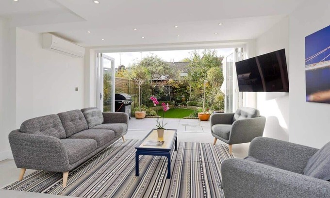 Northcote Casa | Spacious 4 Bed House, Battersea