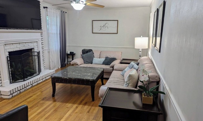 Columbia Casa | Spacious 4-bed home with king suites, near Riverbanks Zoo and downtown Columbia.