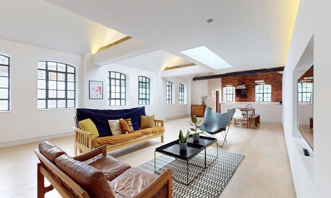 Mile End Casa | Spacious 4 Bed Home - 5 min walk to 2 Stations