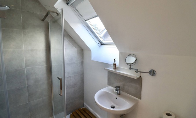 Bracknell Chalet De Esquí | Spacious 4-Bed Home in Bracknell