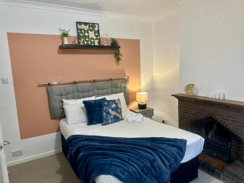 Barnt Green Casa | Spacious 4 Bed Home Near NEC, JLR & Airport Parking for 3 Cars Ideal for Contractors!