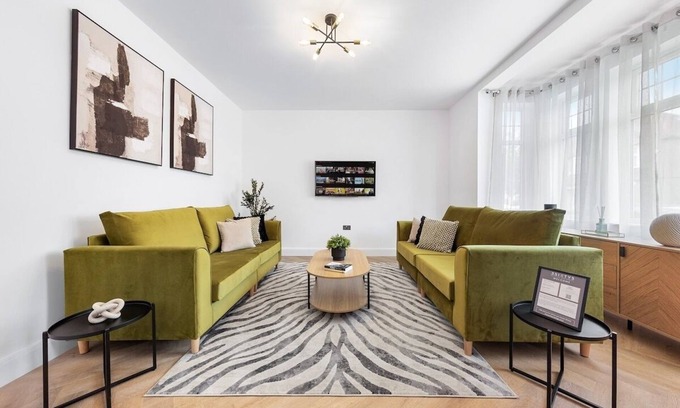 Marlborough Apartamento | Spacious 4 bed, sleeps 8, good transport link