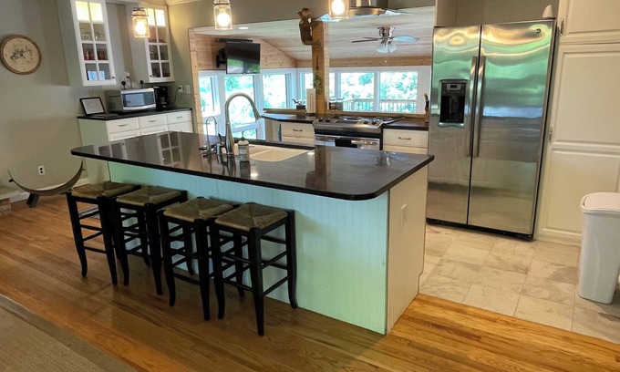 Russell Springs Casa | Spacious 4-bedroom house in wonderful Russell Springs with WiFi, AC