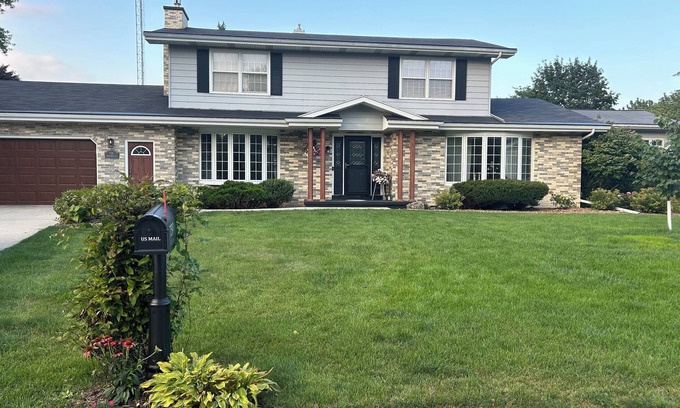 Fond du Lac Casa | Spacious 4-bedrm, 3 bath home in FDL, new kitchen, gym, WiFi, patio, 2 tv rooms