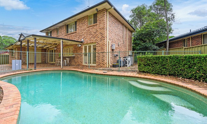 Baulkham Hills Casa | Spacious 4-bedroom house in serene Baulkham Hills with AC