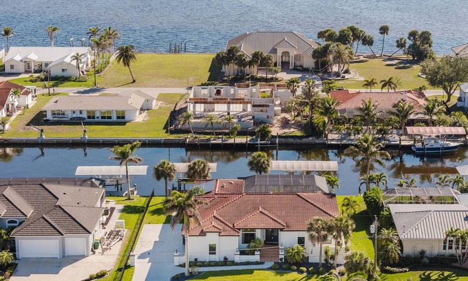 Edgewater Casa | Spacious 4-bedroom, harbor Acces ON canal, fish of the dock Rv parking POOL SPA