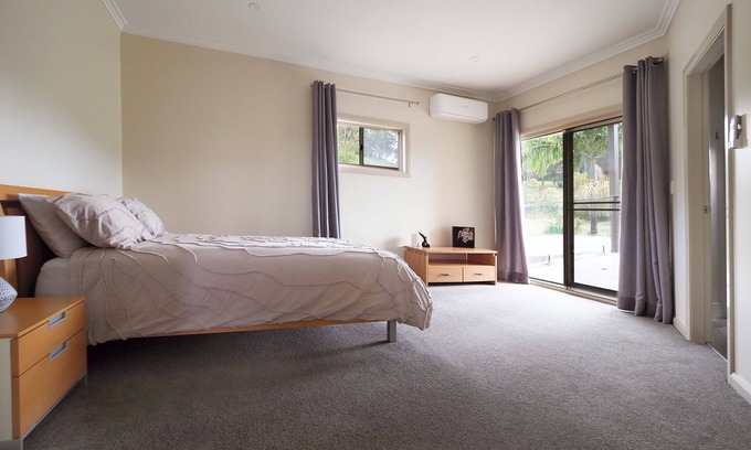 Coomba Park Casa | Spacious 4 bedroom family home with pool