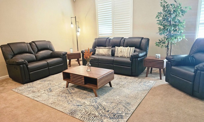 Mira Loma Casa | Spacious 4-bedroom single level house with RV parking in Jurupa Valley