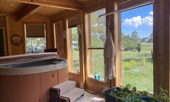 Chama Cabina | Spacious 4 bedroom/3 bathroom suite/perfect for work crews/family