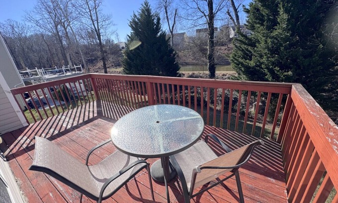 Greensboro Casa | Spacious 4 bedroom 4 bathroom home near Airport