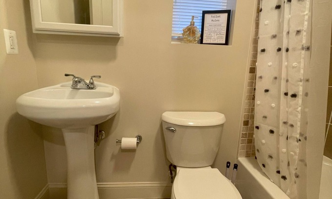 Southwest Apartamento | Spacious 4-bedroom apartment with AC, WiFi in amazing Washington DC
