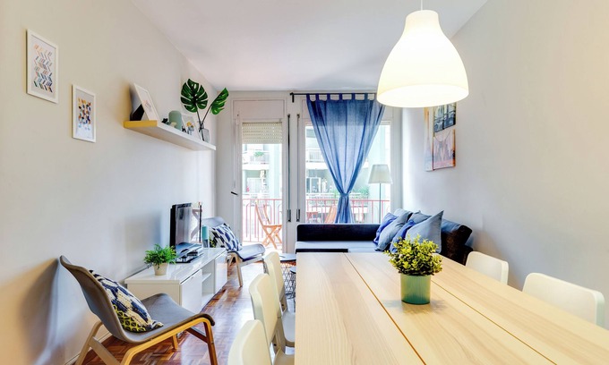 Sants-Badal Apartamento | Spacious 4 Bedroom Apartment Fira BCN & Camp Nou