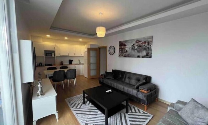 Esenyurt Apartamento | Spacious 4-bedroom apartment in charming Istanbul with AC