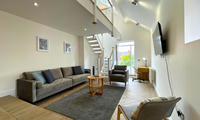 Doncaster Apartamento | Spacious 4 Bedroom Duplex with Free Private Parking - Central Location, Near Doncaster Racecourse - Sleeps 7