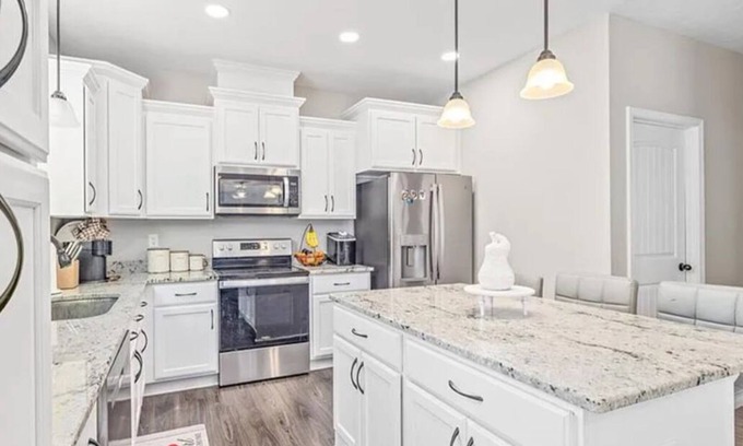 McDonough Otro | Charming 4-bedroom farmhouse in Hollywood of the South, Covington with AC, WiFi