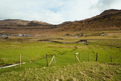 Kollafjrur Casa | Spacious 4-Bedroom House - Scenic Views - Parking