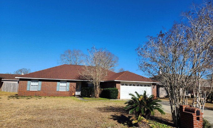 Florida Panhandle Casa | Spacious 4-bedroom house in charming Cantonment with WiFi, AC