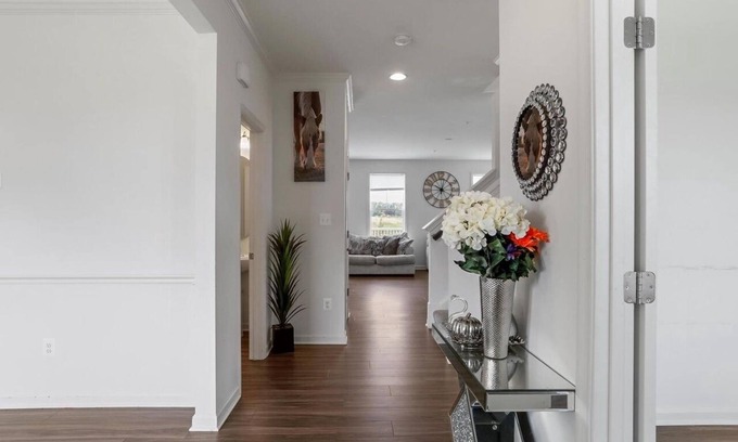 St. James Casa | Spacious 4-bedroom house in wonderful Hagerstown with AC, WiFi