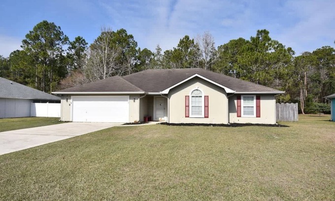 Kingsland Casa | Spacious 4 bedroom home - Big Yard!