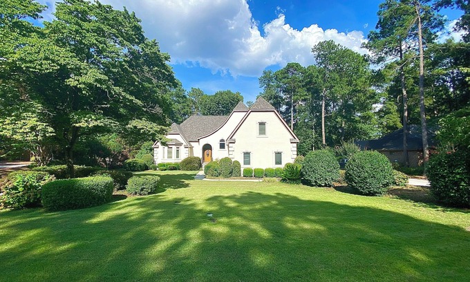 Aiken Casa | Spacious 4-Bedroom Home on the Golf Course in Gated Community