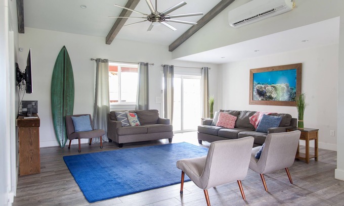 Laie Casa | A estrenar 4 dormitorios, con A / C, pasos a Hukilau Beach
