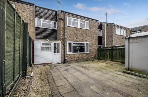 Corby Casa | Spacious 4 Bedroom House private parking