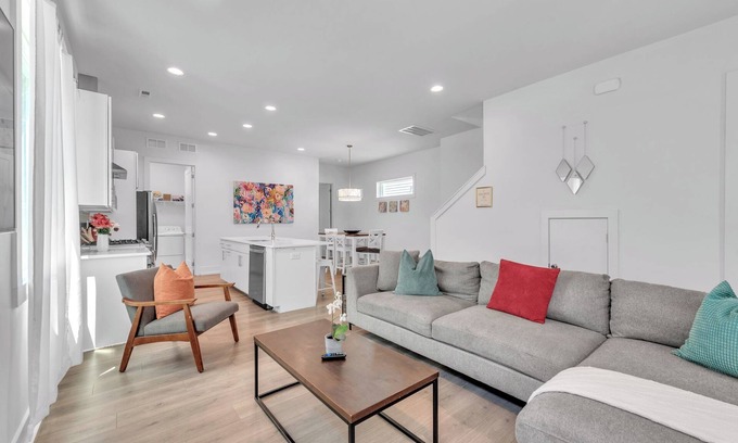 Sugar Creek Casa | Spacious 4-bedroom house with WiFi, AC in charming Charlotte