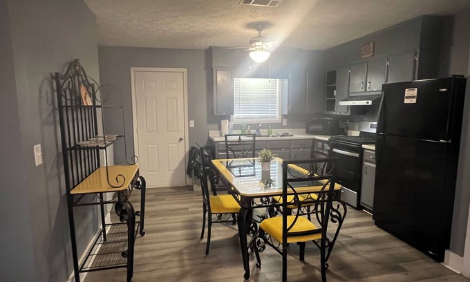 Columbus Casa | Spacious 4-bedroom house in Columbus with privacy fence situated in the county!