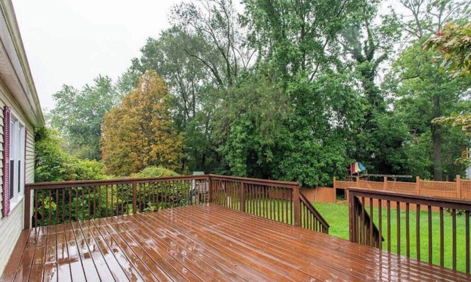 Foxcroft Square Casa | Spacious 4-bedroom house in peaceful Glenside with WiFi, AC