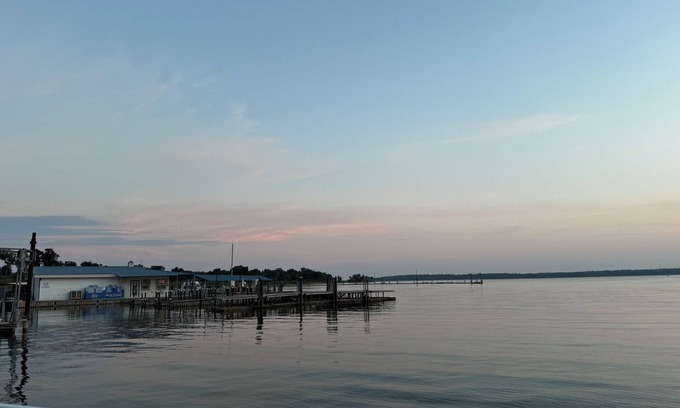 Kingston Casa | Spacious 4-bedroom house near marina, boat ramp and fuel dock in Kingston