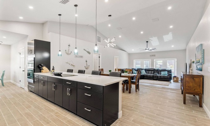 South Gate Ridge Casa | Spacious 4-bedroom house with POOL and WiFi in fabulous Sarasota