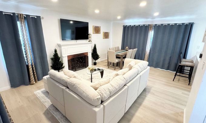 Whittier Casa | Spacious 4-bedroom house and 2-bathrooms in charming Whittier with WiFi, AC