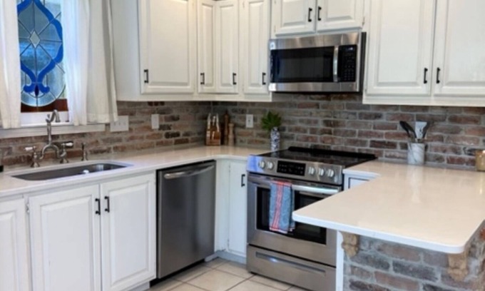 Summerville Casa | Spacious 4-bedroom House in best neighborhood in Augusta. 1.5 miles to course